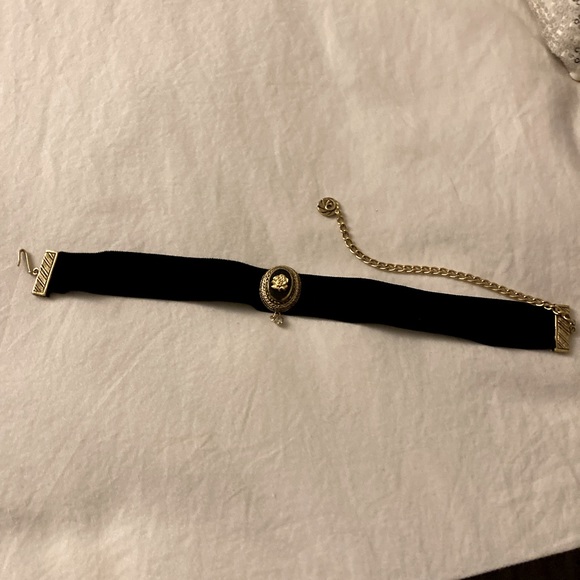 Vintage Black & Gold Rose Celebrity Jewelry - Picture 5 of 9